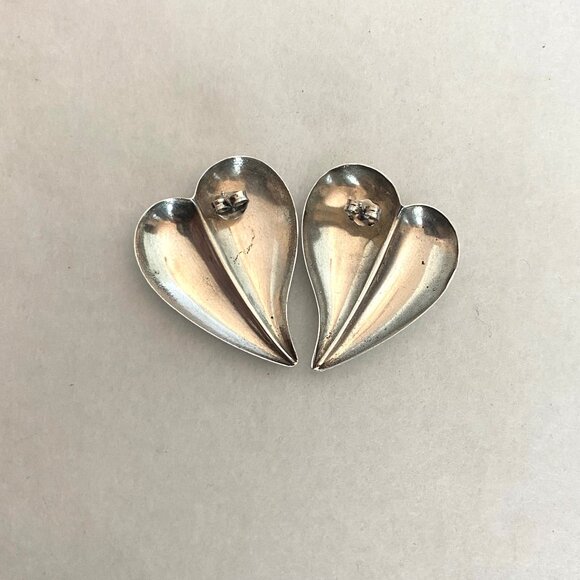 Sterling Silver 925 1.19" Asymmetrical Curved Puffy Heart Stud Earrings - Picture 9 of 16